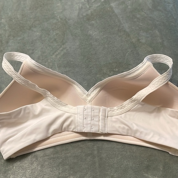 Warners Bra - Picture 2 of 3